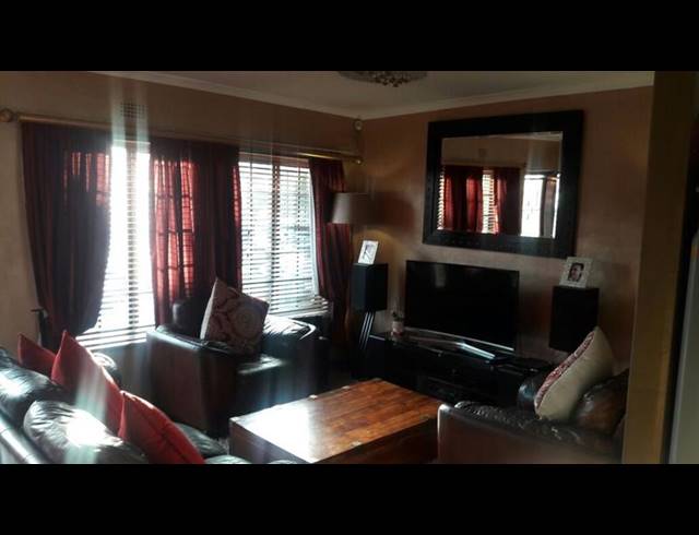3 BEDROOM PROPERTY TO RENT IN VREDEKLOOF EAST